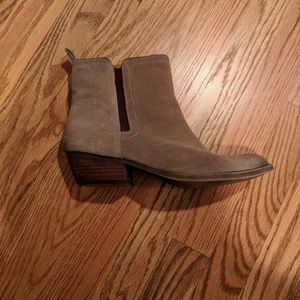 Light gray bootie